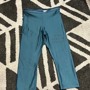 Nike cropped leggings with side pocket